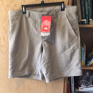 Men’s 38 north face shorts